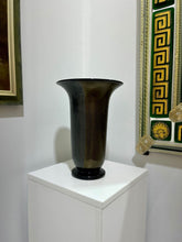 Load image into Gallery viewer, Gambaro of Murano Vase