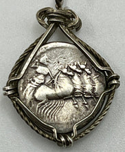 Load image into Gallery viewer, Gladiator and Roma, Goddess of Rome