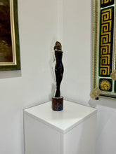 Load image into Gallery viewer, Amati Murano Glass Lovers Statue
