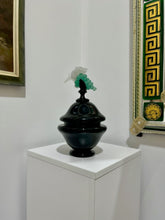 Load image into Gallery viewer, Gambaro &amp; Poggi - Murano Grape Urn With Lid
