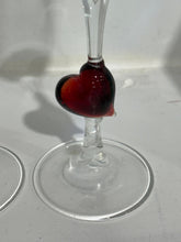 Load image into Gallery viewer, Murano Glass Flutes with Hearts

