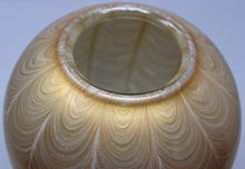 Load image into Gallery viewer, Gambaro &amp; Poggi - Piume Feather Glass Vase by Gambaro &amp; Poggi
