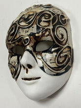 Load image into Gallery viewer, Music Mask from Venice
