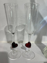Load image into Gallery viewer, Murano Glass Flutes with Hearts
