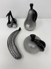 Load image into Gallery viewer, Murano Glass Apple Figurine by Gambaro
