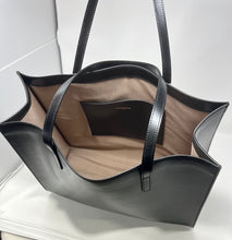 Load image into Gallery viewer, Leather shopper handbag Made in Italy
