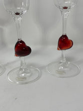 Load image into Gallery viewer, Murano Glass Flutes with Hearts
