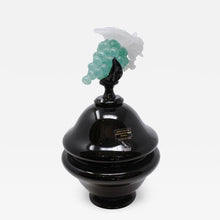 Load image into Gallery viewer, Gambaro &amp; Poggi - Murano Grape Urn With Lid
